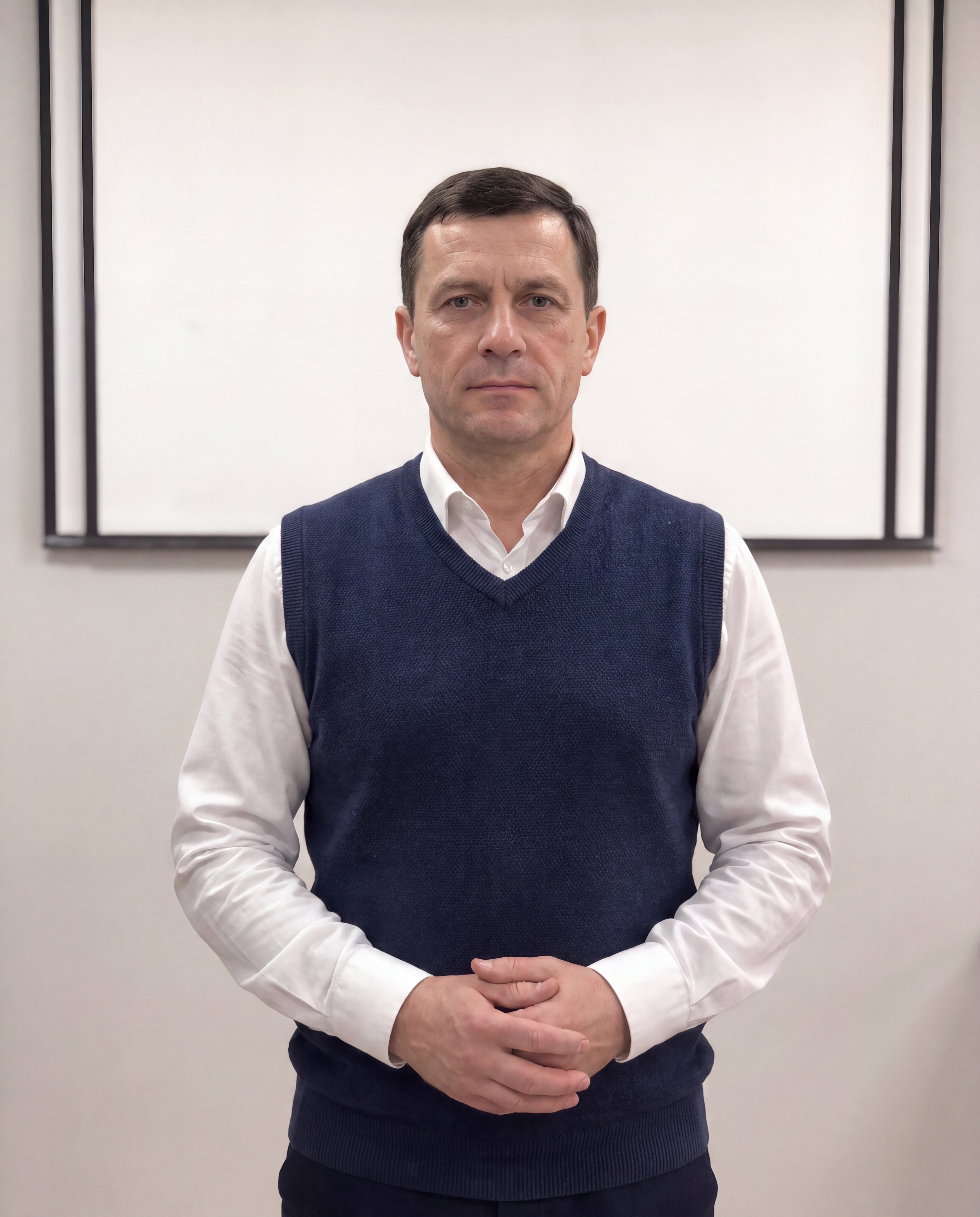 Изображен мужчина преподаватель по направлению противодействие коррупции